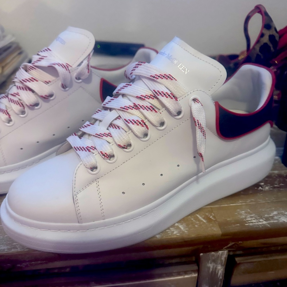 Men’s like new sneakers